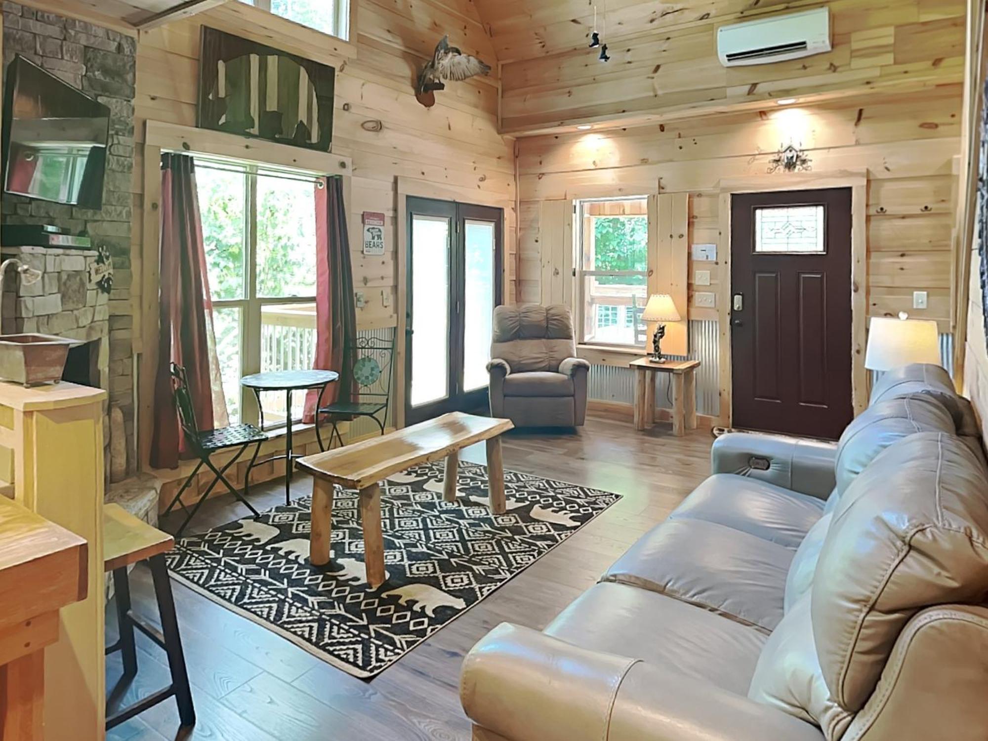Bearly Hidden Villa แกตลิงเบิร์ก ภายนอก รูปภาพ